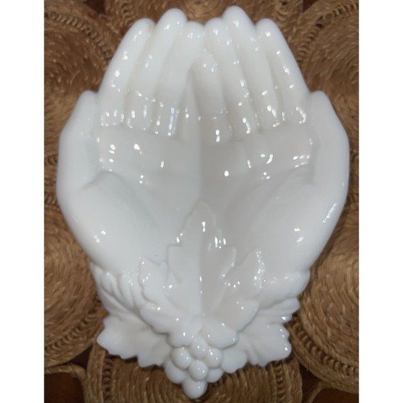 Vintage Westmorland Queen Victoria Open Hands Milk Glass Dish Candy Card Holder - Picture 2 of 9
